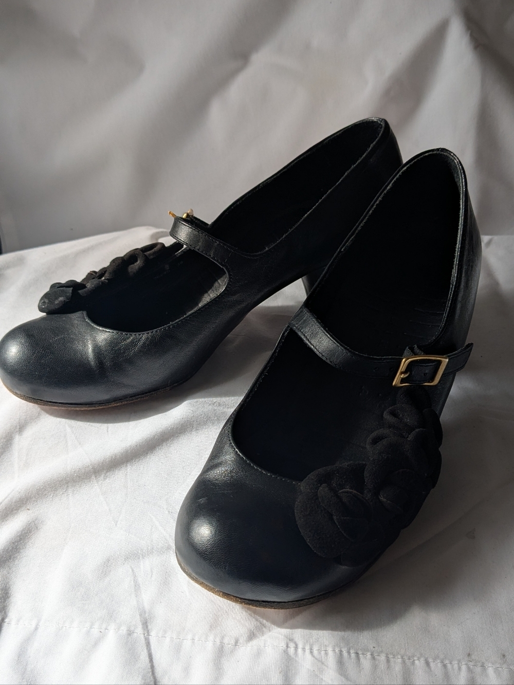 Chie Mihara Black Leather Mary Jane Heels Suede Rosette Flower EU 38